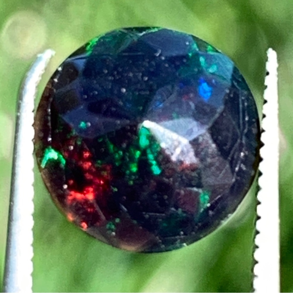 Natural 1.54 Cts Ethiopian Welo Faceted Smoked Opal - Picture 10 of 17